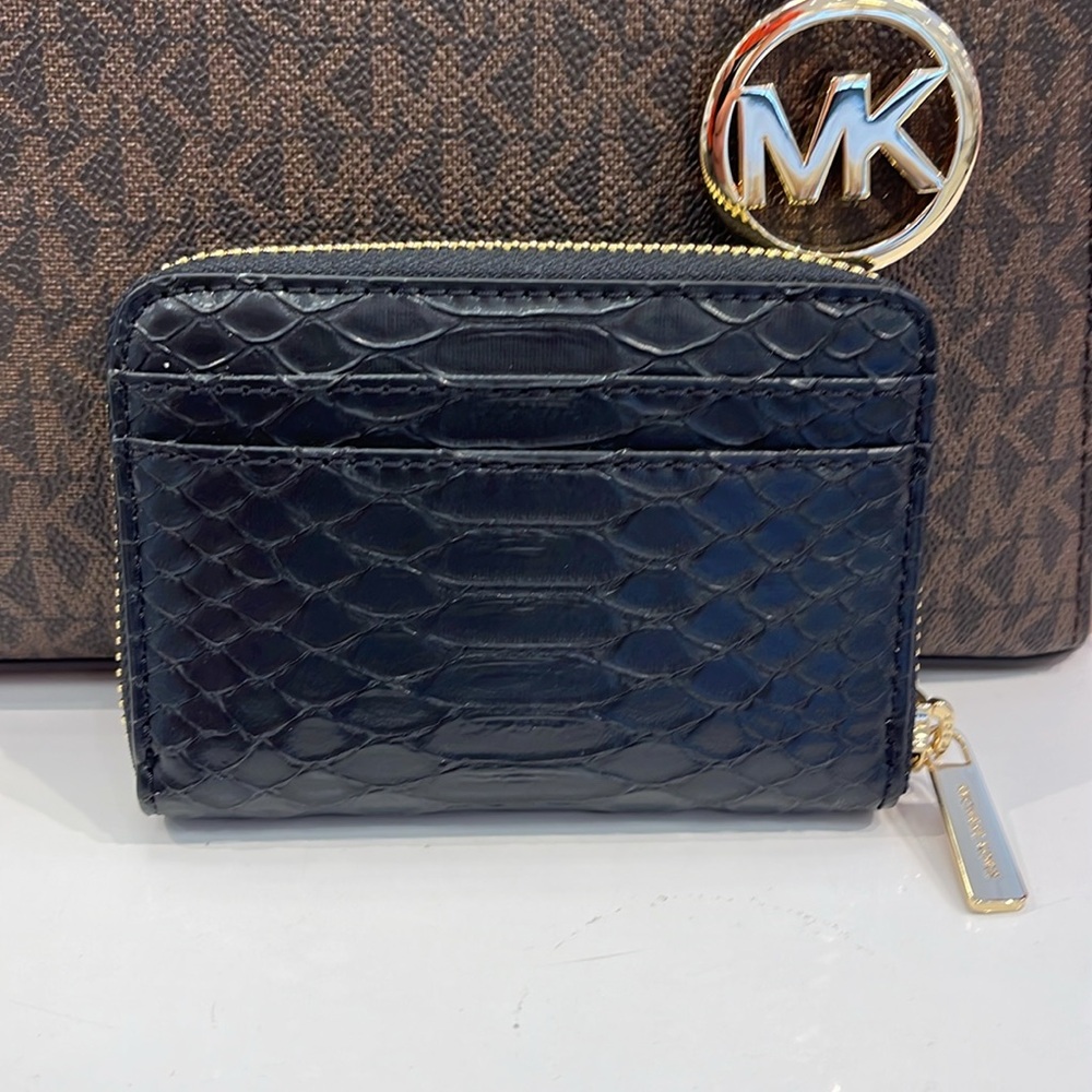 Michael Kors Women Medium Zip Around Card Case Coin Pouch Wallet Black
NWT - Picture 14 of 16